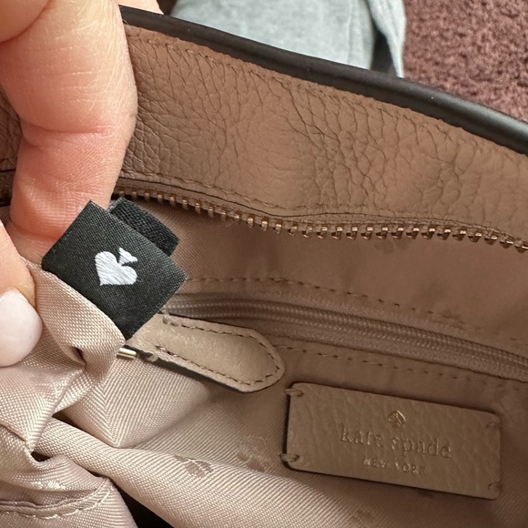 Like New Kate Spade crossbody bag in a pretty nude/beige color - Picture 8 of 9